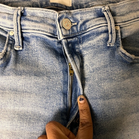 MOTHER The Insider Crop Fray Light Blue Ankle Jeans - Picture 4 of 12